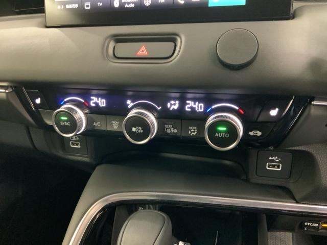 ヴェゼル ｅ：ＨＥＶ　Ｚ　Ｈ　ＳＥＮＳＩＮＧ　最長５年保証　ワンオーナー　純正ナビ　ＴＶ　Ｒカメラ　ＢＴオ－ディオ　ＥＴＣ　ＬＥＤライト　ＶＳＡ　シートヒーター　クルコン　Ｐテールゲート　アルミ　フォグ　スマキー　盗難防止装置（14枚目）