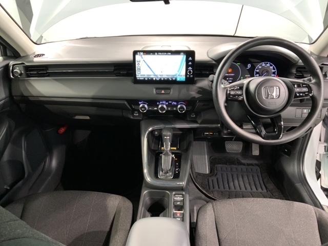 ヴェゼル ｅ：ＨＥＶ　Ｘ　Ｈ　ＳＥＮＳＩＮＧ　最長５年保証　ワンオ－ナ－　純正ナビ　ＴＶ　Ｒカメラ　ＢＴオ－ディオ　ＥＴＣ　ＬＥＤライト　ＶＳＡ　クルコン　スマ－トキ－　盗難防止装置　整備記録簿　スペアキ－　Ｗエアバッグ（9枚目）