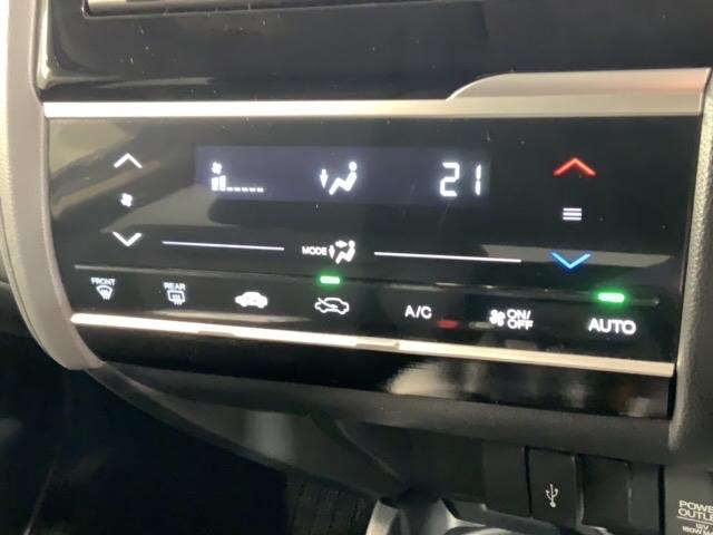 フィットハイブリッド Fパッケージ 1年保証 ワンオ-ナ- ナビVXM-155VSi TV Rカメラ BTオ-ディオ DVD ドラレコ LEDライト VSA アルミ スマ-トキ- 盗難防止装置 整備記録簿 AAC スペアキ-(8枚目)