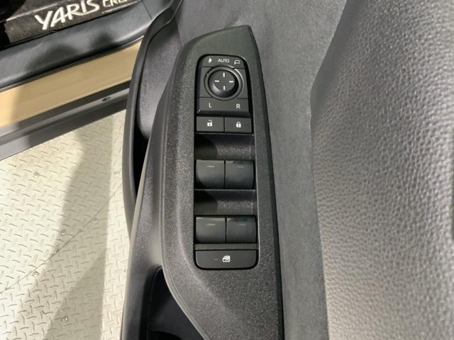 ヤリスクロス ハイブリッドＺ　アドベンチャー　２ト－ン　最長５年保証　ＴＶ　Ｒカメラ　マルチビュ－　ＢＴオ－ディオ　衝突軽減Ｂ　ドラレコ　ＥＴＣ　ＬＥＤライト　横滑り防止　シ－トヒ－タ－　電動シ－ト　クルコン　アルミ　スマ－トキ－　盗難防止装置（16枚目）