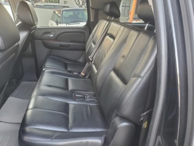 シボレーサバーバン ＬＴ　ＬＴＺ　４ＷＤ　ローダウン　サンルーフ　オートリアゲート　１ナンバー　Ｂｌｕｅｔｏｏｔｈ対応ナビ・テレビ・バックカメラ・ＥＴＣ　社外２２インチアルミ（9枚目）