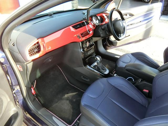 ＤＳ３カブリオ イネス　ド　ラ　フレサンジュ　後期型　３０台限定車　キセノンＬＥＤビジョンライト　オートライト　１７インチアルミ　ダウンサス　社外エアロ＆マフラー　ドラレコ　リアモニター　ＥＴＣ　禁煙車　取説　保証書　スペアキー（29枚目）