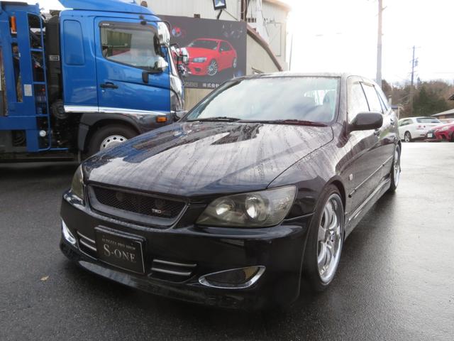 アルテッツァジータ ａｓ２００ ｚエディション ショップオリジナルフロントバンパー インナーブラックヘッドライト ｏｐスポーツグリル サイドエアロ リアアンダー 社外マフラー 車高調 エスワンユーザー買取車 メンテ車両 社外１８インチ Carsmeet Web 自動車情報