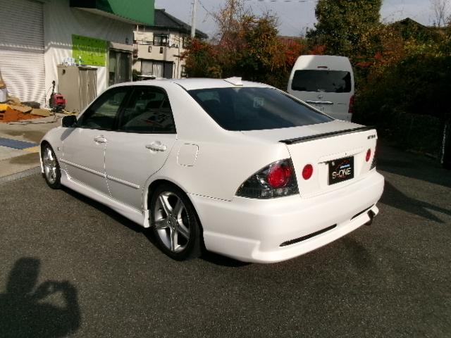 アルテッツァ RS200 リミテッドII 前期ネオカス ジータサイド クオリタートバンパーフルエアロ ラックエアロボンネット 強化クラッチ 軽量フライホイール 社外エキマニ HKSマフラー フルタップ車高調 VIPER3105Vセキュリティ(9枚目)