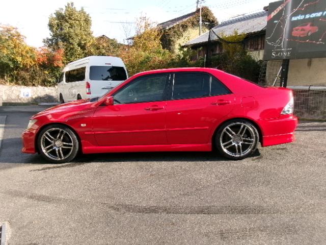 アルテッツァ RS200 Zエディション 最終型 赤 ユーロバンパー クオリタートサイド オプションリアアンダーフルエアロ テインフルタップ車高調 ヨコハマT5 18インチ フジツボマフラー 運転席レカロシート WBクイックリリース(5枚目)