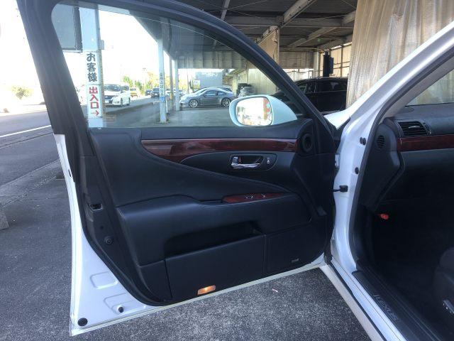 LS LS460 バージョンS Iパッケージ サンルーフ・革シート・ナビ・バックカメラ・地デジ(15枚目)