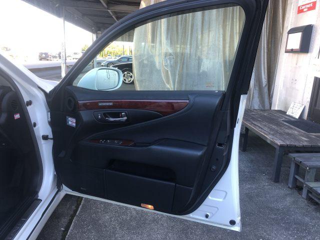 LS LS460 バージョンS Iパッケージ サンルーフ・革シート・ナビ・バックカメラ・地デジ(16枚目)