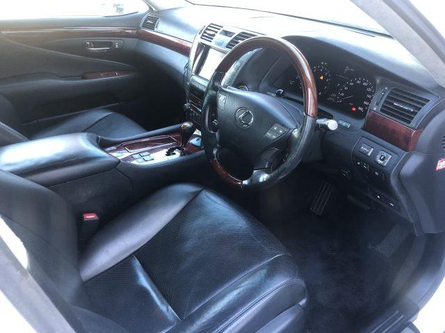 LS LS460 バージョンS Iパッケージ サンルーフ・革シート・ナビ・バックカメラ・地デジ(17枚目)