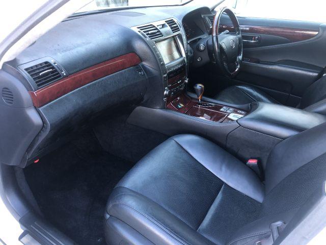 LS LS460 バージョンS Iパッケージ サンルーフ・革シート・ナビ・バックカメラ・地デジ(18枚目)