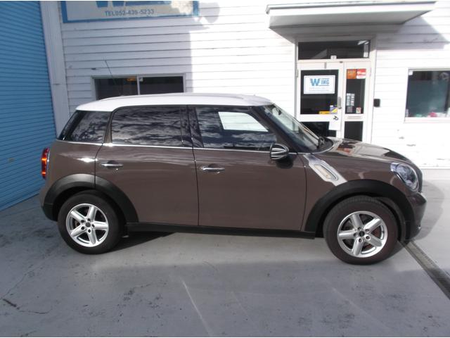 MINI クーパー クロスオーバー 管理ユーザー下取り車 ライトコーヒー色 キーレス2個 プッシュスタート ポータブルナビTV ETC ドラレコ HIDヘッドライト オートライト タイヤ溝8分山 純正16AWユニオンジャックミラー(6枚目)