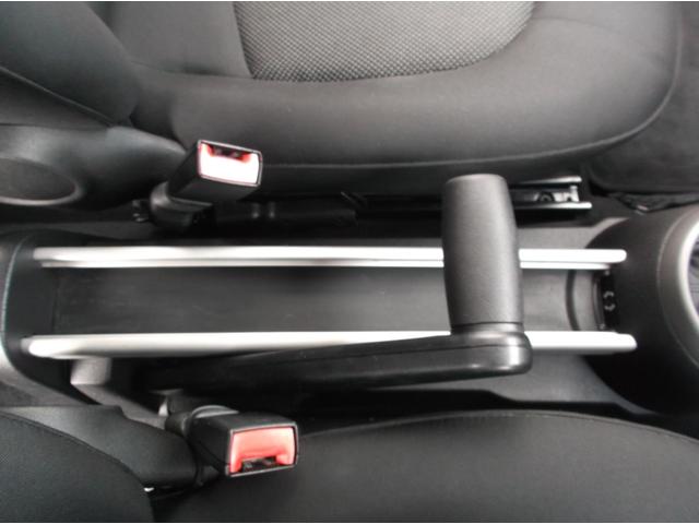 MINI クーパー クロスオーバー 管理ユーザー下取り車 ライトコーヒー色 キーレス2個 プッシュスタート ポータブルナビTV ETC ドラレコ HIDヘッドライト オートライト タイヤ溝8分山 純正16AWユニオンジャックミラー(17枚目)