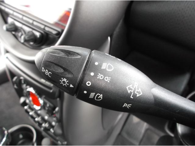 MINI クーパー クロスオーバー 管理ユーザー下取り車 ライトコーヒー色 キーレス2個 プッシュスタート ポータブルナビTV ETC ドラレコ HIDヘッドライト オートライト タイヤ溝8分山 純正16AWユニオンジャックミラー(23枚目)