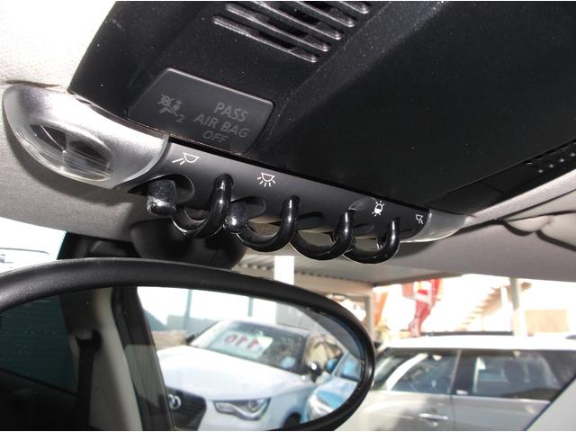 MINI クーパー クロスオーバー 管理ユーザー下取り車 ライトコーヒー色 キーレス2個 プッシュスタート ポータブルナビTV ETC ドラレコ HIDヘッドライト オートライト タイヤ溝8分山 純正16AWユニオンジャックミラー(28枚目)