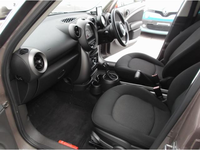 MINI クーパー クロスオーバー 管理ユーザー下取り車 ライトコーヒー色 キーレス2個 プッシュスタート ポータブルナビTV ETC ドラレコ HIDヘッドライト オートライト タイヤ溝8分山 純正16AWユニオンジャックミラー(31枚目)