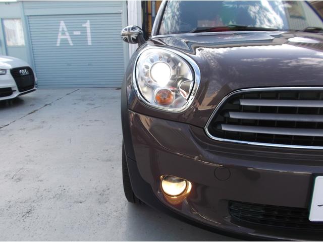 MINI クーパー クロスオーバー 管理ユーザー下取り車 ライトコーヒー色 キーレス2個 プッシュスタート ポータブルナビTV ETC ドラレコ HIDヘッドライト オートライト タイヤ溝8分山 純正16AWユニオンジャックミラー(39枚目)