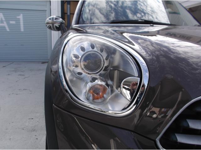 MINI クーパー クロスオーバー 管理ユーザー下取り車 ライトコーヒー色 キーレス2個 プッシュスタート ポータブルナビTV ETC ドラレコ HIDヘッドライト オートライト タイヤ溝8分山 純正16AWユニオンジャックミラー(41枚目)