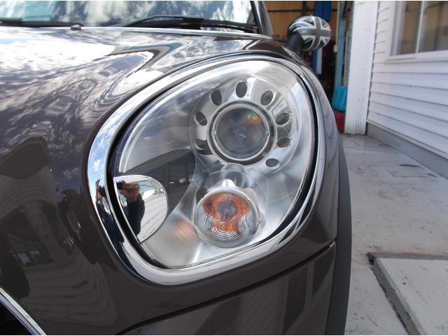 MINI クーパー クロスオーバー 管理ユーザー下取り車 ライトコーヒー色 キーレス2個 プッシュスタート ポータブルナビTV ETC ドラレコ HIDヘッドライト オートライト タイヤ溝8分山 純正16AWユニオンジャックミラー(42枚目)