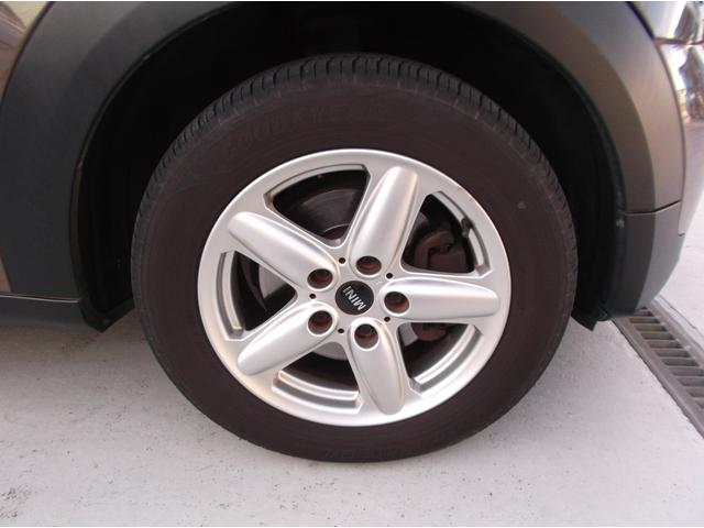 MINI クーパー クロスオーバー 管理ユーザー下取り車 ライトコーヒー色 キーレス2個 プッシュスタート ポータブルナビTV ETC ドラレコ HIDヘッドライト オートライト タイヤ溝8分山 純正16AWユニオンジャックミラー(47枚目)