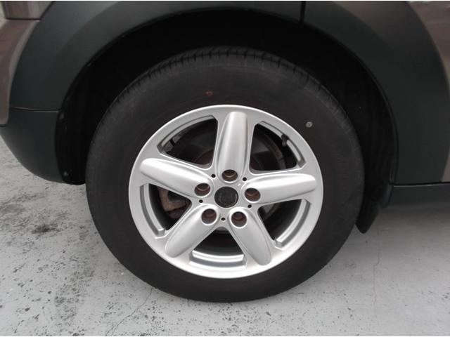 MINI クーパー クロスオーバー 管理ユーザー下取り車 ライトコーヒー色 キーレス2個 プッシュスタート ポータブルナビTV ETC ドラレコ HIDヘッドライト オートライト タイヤ溝8分山 純正16AWユニオンジャックミラー(49枚目)