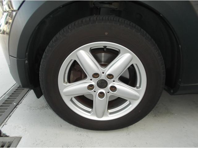 MINI クーパー クロスオーバー 管理ユーザー下取り車 ライトコーヒー色 キーレス2個 プッシュスタート ポータブルナビTV ETC ドラレコ HIDヘッドライト オートライト タイヤ溝8分山 純正16AWユニオンジャックミラー(51枚目)