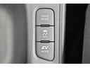 「中古車ハイブリッド保証」付き。ハイブリッド機構を無償で保証します。保証期間は、初度登録年月から10年目まで、またはロングラン保証が終わってから3年間。ただし累計走行距離が20万km以内です。