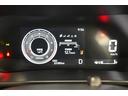 とっても見やすいメーターです。夜間時はラグジュアリーな気分にさせてくれる照明が魅力ですので、夜のドライブも楽しみになりますよ♪
