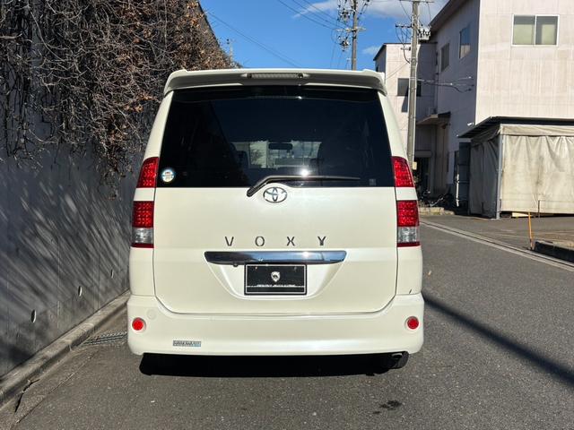 ヴォクシー Ｚ　煌　★８人乗り★純正ＨＤＤナビ／ＥＴＣ／バックカメラ★ＨＩＤヘッドライト★フォグライト★左右スライドドア★純正１５インチＡＷ★ドアバイザー★電動格納式ドアミラー★キーレス（5枚目）