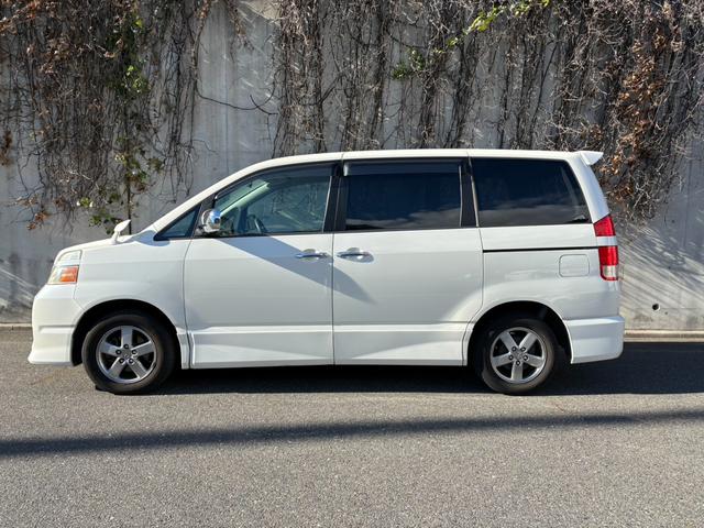 ヴォクシー Ｚ　煌　★８人乗り★純正ＨＤＤナビ／ＥＴＣ／バックカメラ★ＨＩＤヘッドライト★フォグライト★左右スライドドア★純正１５インチＡＷ★ドアバイザー★電動格納式ドアミラー★キーレス（6枚目）