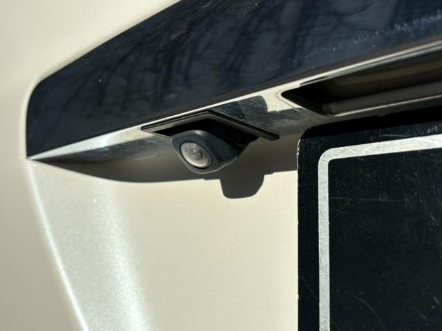 ヴォクシー Ｚ　煌　★８人乗り★純正ＨＤＤナビ／ＥＴＣ／バックカメラ★ＨＩＤヘッドライト★フォグライト★左右スライドドア★純正１５インチＡＷ★ドアバイザー★電動格納式ドアミラー★キーレス（15枚目）