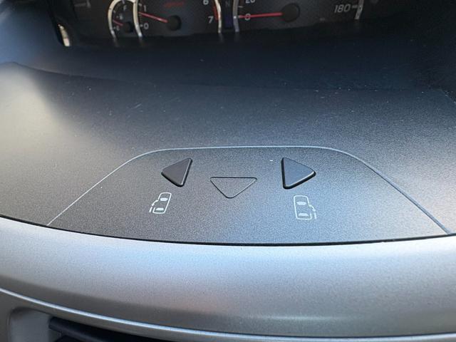 ヴォクシー Ｚ　煌　★８人乗り★純正ＨＤＤナビ／ＥＴＣ／バックカメラ★ＨＩＤヘッドライト★フォグライト★左右スライドドア★純正１５インチＡＷ★ドアバイザー★電動格納式ドアミラー★キーレス（18枚目）