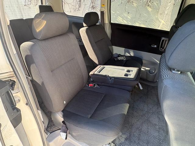 ヴォクシー Ｚ　煌　★８人乗り★純正ＨＤＤナビ／ＥＴＣ／バックカメラ★ＨＩＤヘッドライト★フォグライト★左右スライドドア★純正１５インチＡＷ★ドアバイザー★電動格納式ドアミラー★キーレス（22枚目）