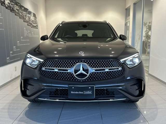 ＧＬＣ ＧＬＣ２２０ｄ　４マチック　ＡＭＧラインパッケージ　（ＩＳＧ搭載モデル）　ディーゼルターボ　４ＷＤ　ＭＰ２０２４０２　ＡＭＧレザーエクスクルーシブ　ドライバーズＰ　アンビエントライトプレミアム　リアアクスル　エアサス　ＡＲナビ（4枚目）