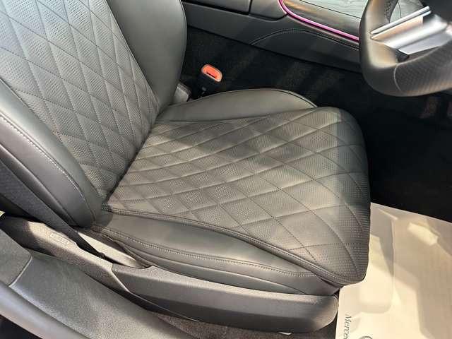 Ｅクラス Ｅ２２０ｄ　アバンギャルド　ＡＭＧラインパッケージ　デモカー　禁煙車　黒レザー　ベンチレーター　リアアクスル　スーパースクリーン（19枚目）