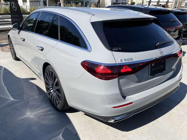 Ｅクラスステーションワゴン Ｅ３００　ステーションワゴン　エクスクルーシブ　ＩＳＧ搭載モデル　デモカー　禁煙　レザーＡＲＴＩＣＯブラック　ＭＢＵＸエンターテイメント（3枚目）