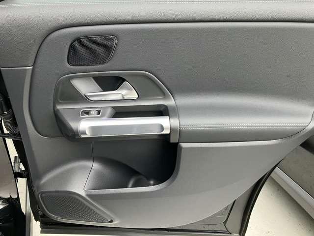 EQB EQB350 4マチック AMGラインパッケージ 4WD MP202302 AMGレザーエクスクルーシブPKG パノラミックスライディングルーフ デモカー パワーシート ワイヤレスチャージ フットトランクオープナー TV(15枚目)