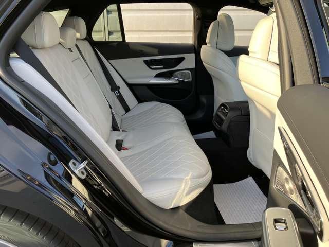 Eクラスステーションワゴン E200ステーションワゴンアバギャルドAMGラインP (ISG搭載モデル) MP202401 レザーエクスクルーシブPKG アドバンスドPKG デジタルインテリアPKG パノラミックスライディングルーフ デモカー ベンチレーター スーパースクリーン(18枚目)