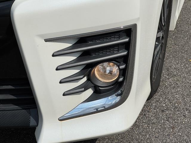 ヴォクシー ＺＳ　煌　ドライブレコーダー　ＥＴＣ　バックカメラ　ＴＶ　両側電動スライドドア　オートライト　ＬＥＤヘッドランプ　スマートキー　アイドリングストップ　電動格納ミラー　後席モニター　３列シート　ＣＶＴ（29枚目）