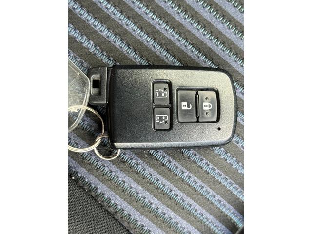 ヴォクシー ＺＳ　煌　ドライブレコーダー　ＥＴＣ　バックカメラ　ＴＶ　両側電動スライドドア　オートライト　ＬＥＤヘッドランプ　スマートキー　アイドリングストップ　電動格納ミラー　後席モニター　３列シート　ＣＶＴ（41枚目）