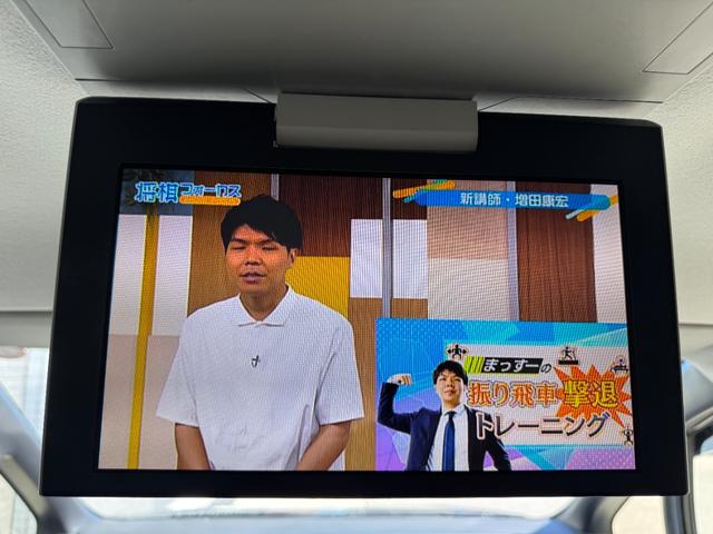 ヴォクシー ハイブリッドＶ　ドライブレコーダー　バックカメラ　ＴＶ　オートクルーズコントロール　衝突被害軽減システム　両側電動スライドドア　オートライト　ＬＥＤヘッドランプ　スマートキー　後席モニター　３列シート　ＣＶＴ（27枚目）