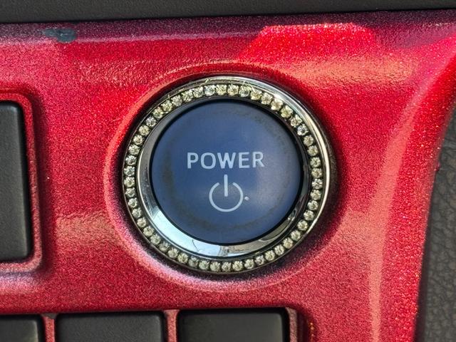 ヴォクシー ハイブリッドＶ　ＥＴＣ　バックカメラ　ナビ　ＴＶ　オートクルーズコントロール　両側電動スライドドア　ＬＥＤヘッドランプ　スマートキー　アイドリングストップ　電動格納ミラー　シートヒーター　３列シート　ウォークスルー（11枚目）