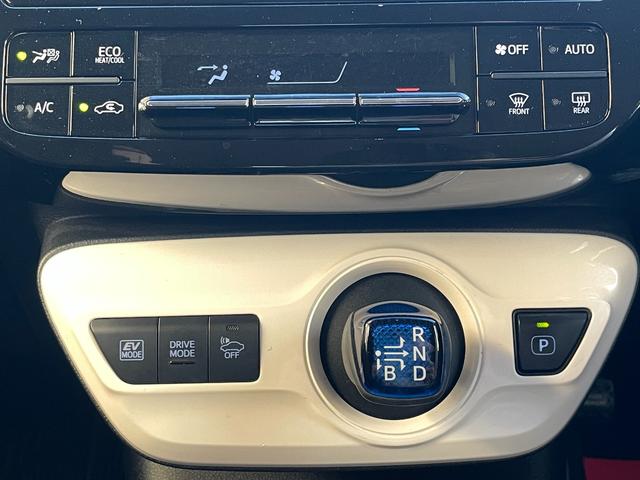 プリウス S ETC バックカメラ TV アルミホイール オートライト LEDヘッドランプ スマートキー 電動格納ミラー CVT 盗難防止システム 衝突安全ボディ ABS ESC CD Bluetooth エアコン(8枚目)