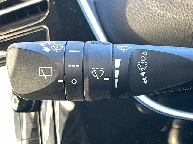 プリウス S ETC バックカメラ TV アルミホイール オートライト LEDヘッドランプ スマートキー 電動格納ミラー CVT 盗難防止システム 衝突安全ボディ ABS ESC CD Bluetooth エアコン(9枚目)