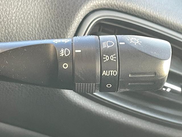 プリウス S ETC バックカメラ TV アルミホイール オートライト LEDヘッドランプ スマートキー 電動格納ミラー CVT 盗難防止システム 衝突安全ボディ ABS ESC CD Bluetooth エアコン(10枚目)