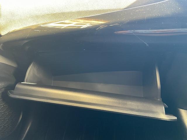 プリウス S ETC バックカメラ TV アルミホイール オートライト LEDヘッドランプ スマートキー 電動格納ミラー CVT 盗難防止システム 衝突安全ボディ ABS ESC CD Bluetooth エアコン(22枚目)