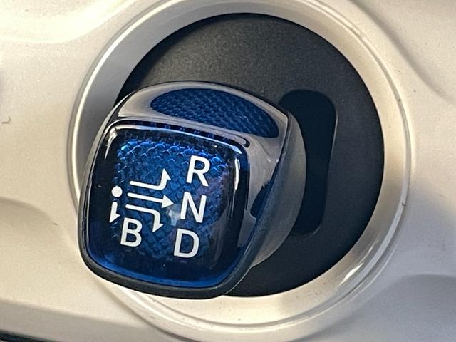 プリウス S ETC バックカメラ TV アルミホイール オートライト LEDヘッドランプ スマートキー 電動格納ミラー CVT 盗難防止システム 衝突安全ボディ ABS ESC CD Bluetooth エアコン(26枚目)