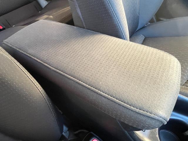 プリウス S ETC バックカメラ TV アルミホイール オートライト LEDヘッドランプ スマートキー 電動格納ミラー CVT 盗難防止システム 衝突安全ボディ ABS ESC CD Bluetooth エアコン(27枚目)