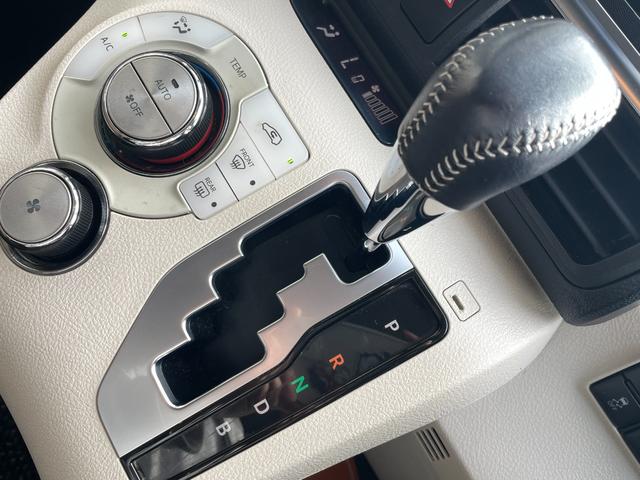 シエンタ ハイブリッドG バックカメラ ナビ TV レーンアシスト 衝突被害軽減システム 両側電動スライドドア オートマチックハイビーム スマートキー 電動格納ミラー 3列シート CVT CD Bluetooth(8枚目)