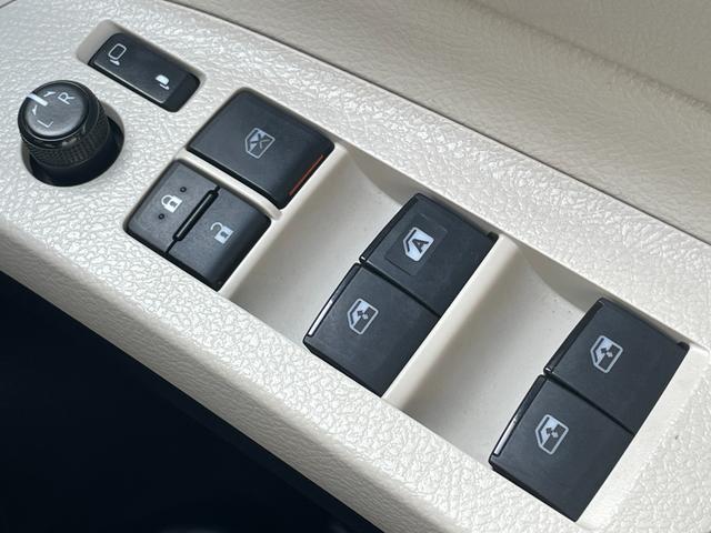 シエンタ ハイブリッドG バックカメラ ナビ TV レーンアシスト 衝突被害軽減システム 両側電動スライドドア オートマチックハイビーム スマートキー 電動格納ミラー 3列シート CVT CD Bluetooth(11枚目)