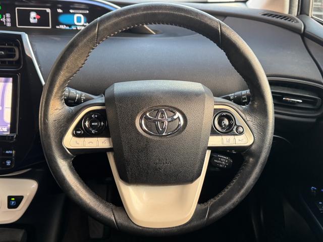 プリウス Sセーフティプラス ETC クリアランスソナー レーンアシスト オートクルーズコントロール パークアシスト 衝突被害軽減システム バックカメラ ナビ TV アルミホイール オートマチックハイビーム オートライト(3枚目)