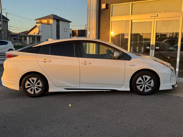 プリウス Sセーフティプラス ETC クリアランスソナー レーンアシスト オートクルーズコントロール パークアシスト 衝突被害軽減システム バックカメラ ナビ TV アルミホイール オートマチックハイビーム オートライト(13枚目)